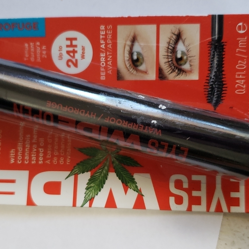 Revlon So Fierce! Mascara - Picture 4 of 6